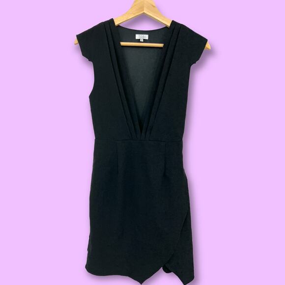 TOBI SMALL Black Pleated Plunge V Neck Cap Sleeve Tulip Hem Mini Dress - Picture 1 of 11